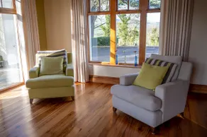 Luxurious Holiday Home with Sea and Country Views - Image 3