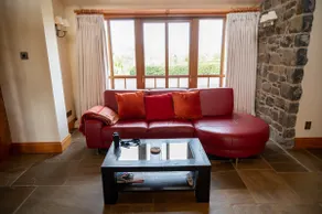 Luxurious Holiday Home with Sea and Country Views - Image 5