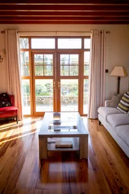 Luxurious Holiday Home with Sea and Country Views - Image 4