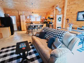 Upscale Waterfront Retreat with Stunning Panoramas - Image 5