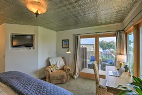 Ocean View Suite With Private Roof Deck - Image 3