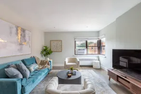 Charming Retreat in Evanston Right Next to Beach - Image 3