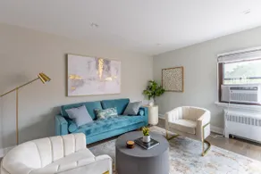 Charming Retreat in Evanston Right Next to Beach - Image 2