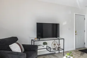 Entire 2BR 1Bath Apt “The Downtown Deneege” - Image 3