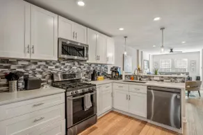 3bed/3ba home- huge backyard - Mins from Downtown - Image 4