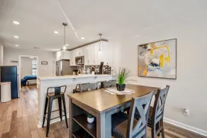 3bed/3ba home- huge backyard - Mins from Downtown - Image 3