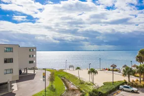 Top Location | 5★ with Sea views & Heated Pool - Image 2