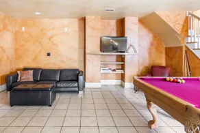 Spacious 4BR home; 5 min walk to downtown Milford! - Image 2
