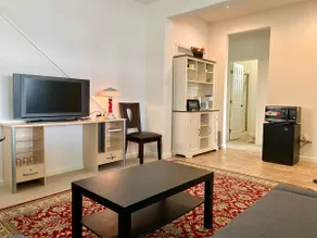 Unique private suite with separate living room and bathroom, private entrance and terrace, free parking - Image 2