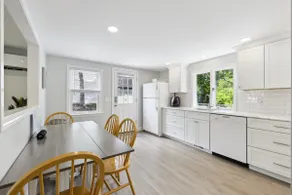 Charming Cape 🌞 Close to Beaches and Downtown - Image 3