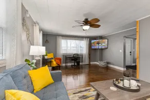 Newly Renovated, Brand New Furnishings, King Bed! - Image 2