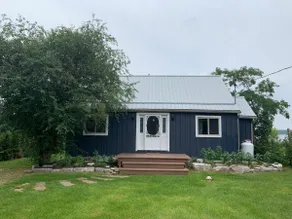 Little Blue Lakefront Cottage on Sturgeon Lake!! - Image 3