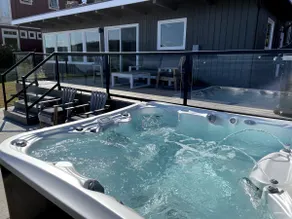 Anacortes Waterfront Complete Remodel/Hot Tub - Image 2