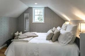 The Beach Pad · 4BR Getaway · Walk to Sylvan Beach - Image 5
