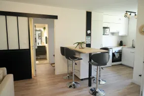 Charming apartment with private garden - Image 3