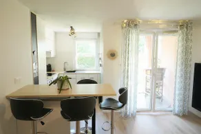Charming apartment with private garden - Image 4