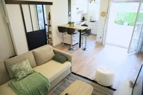 Charming apartment with private garden - Image 2