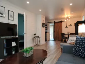 Cozy Cottage 1.5 Blocks From The Lake - Image 3