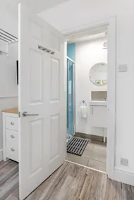 Flatzy - Charming Garden Annexe in Aigburth with Kitchenette - Image 3