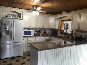Beautiful lakefront 4-bedroom cottage - Image 5