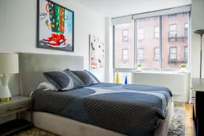 2 Bed Chelsea Apt Elevator Building + Central A/C - Image 4