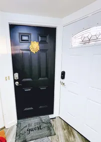 Upper Duplex w/hot tub and two bedrooms! - Image 3