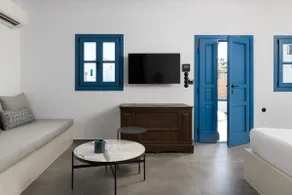 Kalathos Square luxury suites - Image 5