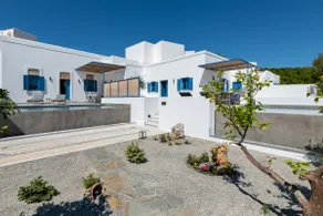 Kalathos Square luxury suites - Image 2