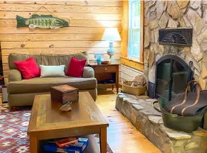 Authentic 3 Bedroom Log Cabin, with Lake Access - Image 5