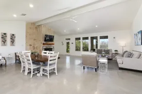 Serene Country Getaway – Lakefront Luxury & Comfort - Image 3