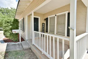 Beautiful 2 bedroom home with hot tub :) - Image 2