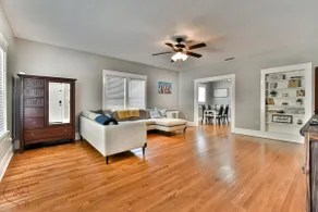 Beautiful 2 bedroom home with hot tub :) - Image 4