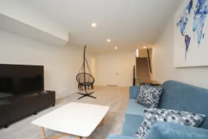 New 3 BDRM Spacious & Modern Townhome with Yard - Image 4
