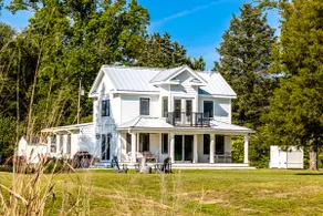 Coastal Farmhouse Getaway! - Image 2