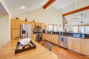 ⭐️ Huge Cabin 3min to Camelback + Hot Tub, Pool, Fireplace, Grill & Deck - Image 5