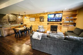 Farmhouse by the Lake with FAST Fiber Internet + Washer/Dryer! - Image 5