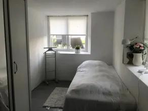 Apartment in apartment building on horse farm, with large balcony. - Image 4