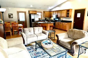 Two master suites minutes from downtown. - Image 2