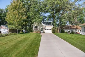 Lake home, across the street from a golf course & minutes to shopping and more! - Image 2