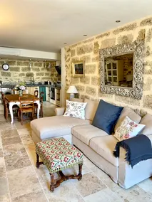 Townhouse with private parking - Image 4