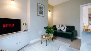 Designer apartments for City Breaks in Chester - Image 4