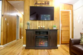 Escape to a 3-Bedroom Cabin in Lower Catskills - Image 3