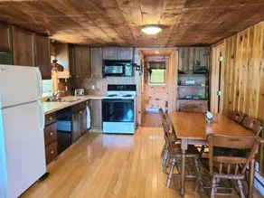 Cheerful 4 Bedroom on The Water - Image 4
