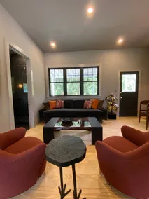 Designer 3-BR / 2-BTH Carriage House in Athens! - Image 4