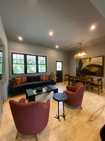 Designer 3-BR / 2-BTH Carriage House in Athens! - Image 3