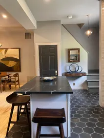 Designer 3-BR / 2-BTH Carriage House in Athens! - Image 2