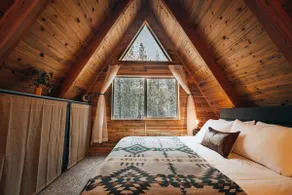 A-Frame cabin • hot tub • near Bend • Crater Lake - Image 2