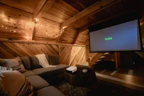 A-Frame cabin • hot tub • near Bend • Crater Lake - Image 4