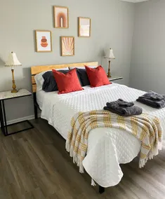 The Delores - 2 Bedroom Apt in Quilt Town, USA - Image 2
