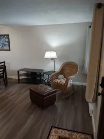 Adorable 2 bedroom duplex with free parking. - Image 3